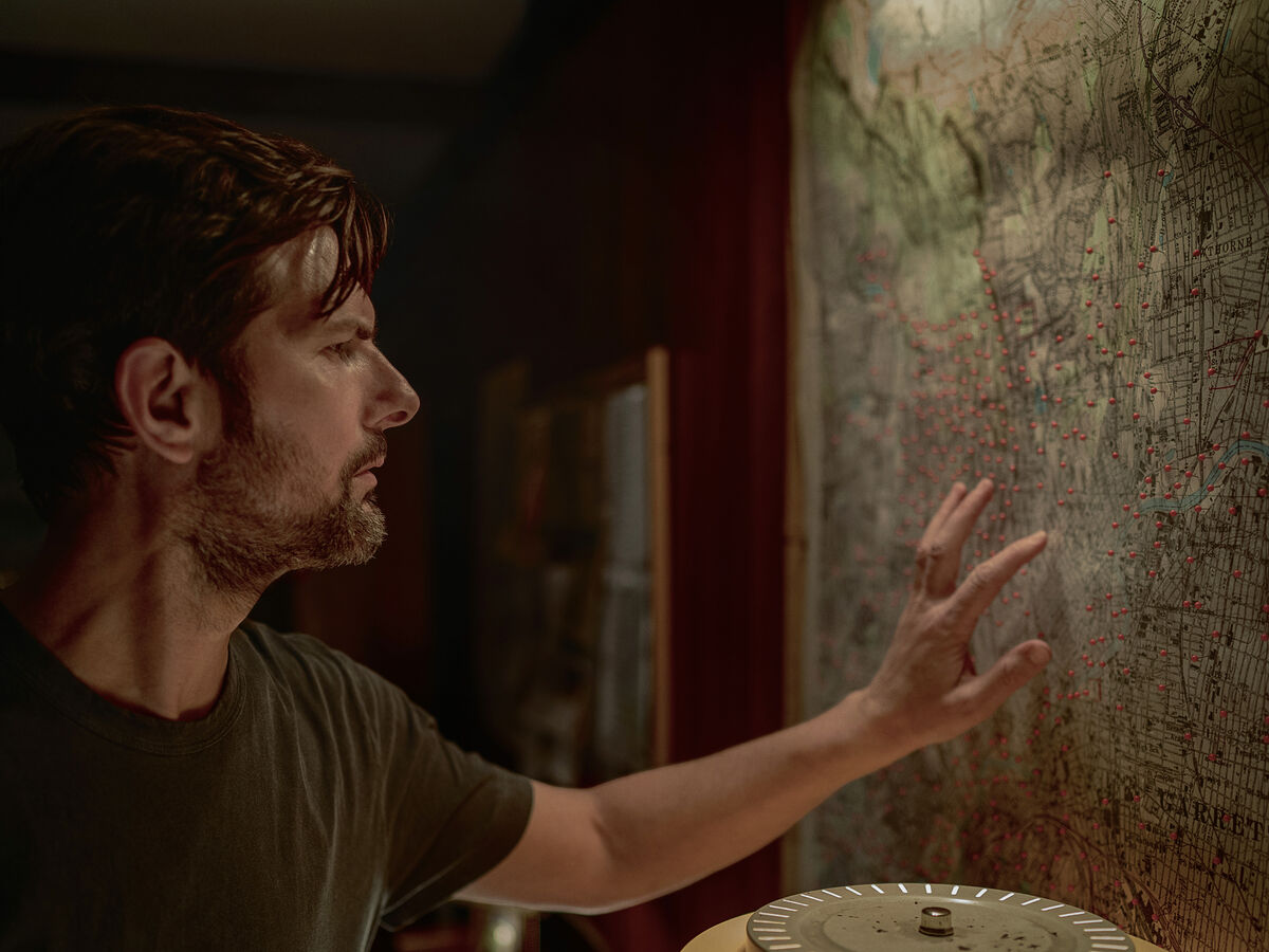 "O Homem dos Sussurros": vale a pena ver o novo filme (e sucesso) da Netflix?
