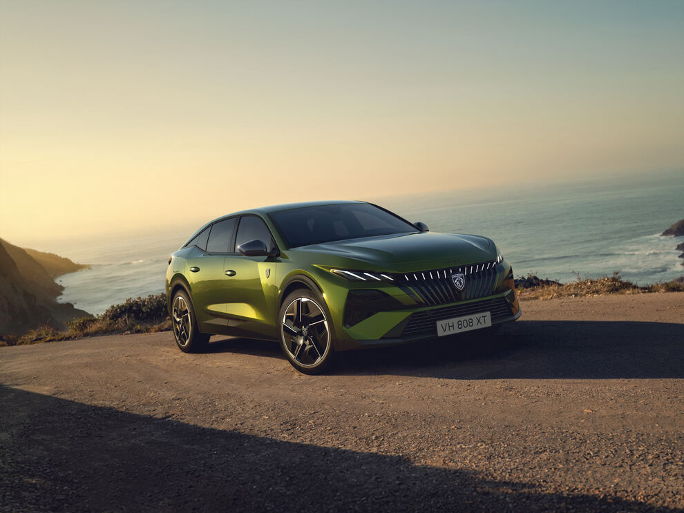Peugeot 408 elétrico em Portugal, pronto para test drive