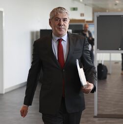Sócrates nega influência na renúncia dos advogados e fala em assassinato de caráter