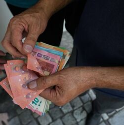 Baixos rendimentos são principal causa da precariedade para 75% dos portugueses