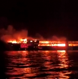 Pelo menos cinco mortos e mais de 80 desaparecidos durante incêndio em ferry nas Filipinas