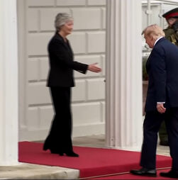 Trump é recebido em Dublin pela presidente irlandesa no início de visita oficial ao país 