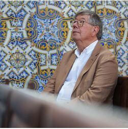 Carlos Fiolhais: “Sim, Deus existe no sentido em que muita gente acredita nele” 