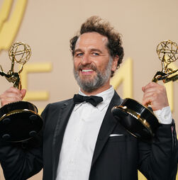 Matthew Rhys: conheça o ator que fez história nos Emmys