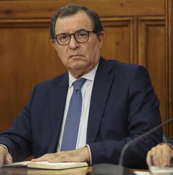 Ministro da Economia diz que portugueses 'estão a passar dificuldades' por causa do custo dos combustíveis