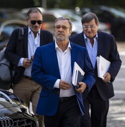 UGT quer salário mínimo nos 1.000 euros em 2027 e CGTP pede 'choque salarial' 