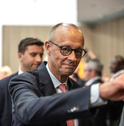Chanceler alemão anuncia descontos de 17 cêntimos por litro nos combustíveis: 'São um fardo para o país'