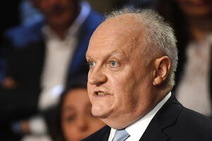 François Asselineau