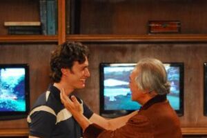 Gabriel Braga Nunes e Gracindo Júnir interpretam as personagens Tony