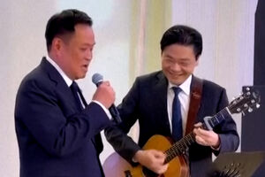 Líderes da Tailândia e Singapura interpretam canção dos Beatles durante visita oficial