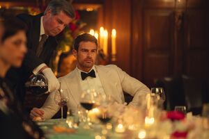 O ator Theo James continua a ser o protagonista da série