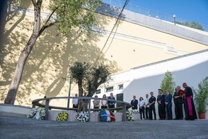 Memorial com o nome das vítimas do acidente no Elevador da Glória foi inaugurado no Largo da Oliveirinha