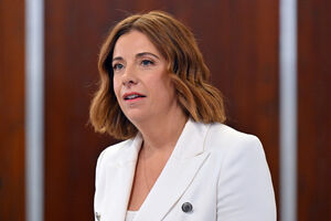 Anika Wells,  ministra das Comunicações da Austrália