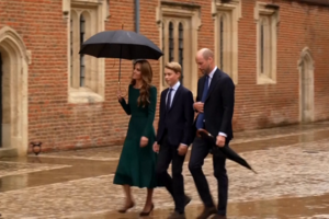 Príncipe William e Kate Middleton levam George à escola no primeiro dia de aulas no colégio de Eton