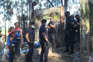 Elementos da Proteção Civil e militares da GNR 