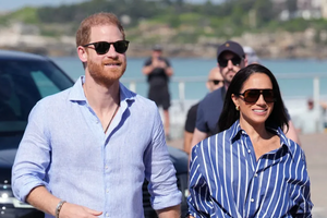 Nenhum patudo fica para trás! Pula e Mia viajaram com Meghan e Harry para o Reino Unido 