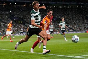 Jogadores do Sporting e Galatasaray em ação na Liga dos Campeões