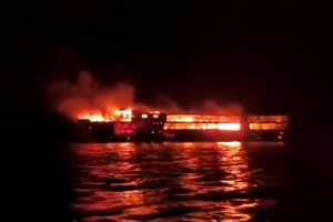 Pelo menos cinco mortos e mais de 80 desaparecidos durante incêndio em ferry nas Filipinas 