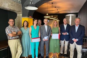 Lucília Galha e Paula Rebelo na entrega do prémio