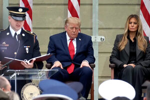 Trump e Melania ouvem os nomes das vítimas do 11 de Setembro durante cerimónia que assinala 25 anos do atentado