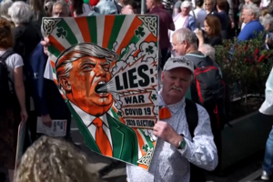 Milhares de pessoas protestam em Dublin contra visita de Trump à Irlanda 