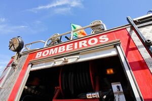 Viatura dos bombeiros capotou em acidente de viação