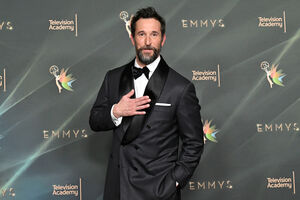 O ator norte-americano Noah Wyle, protagonista de "The Pitt"