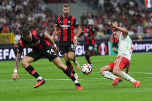Benfica vence AC Milan pela primeira vez na primeira jornada da fase de liga