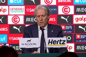 «Palhinha? Estou a convocar jogadores para a Seleção, não estou preocupado se jogam no Benfica ou no Sporting»