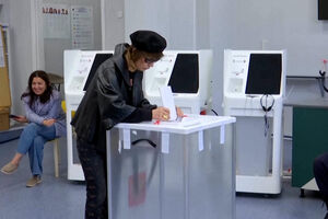 Russos regressam às urnas no segundo dia das eleições parlamentares