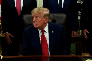 "São notícias falsas": Trump bane CNN, Politico e MS NOW da Casa Branca 