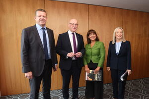 Os líderes (esquerda para a direita) Rhun ap Iorwerth (País de Gales), John Swinney (Escócia), Mary Lou McDonald (líder da oposição na República da Irlanda) e Michelle O'Neill (Irlanda do Norte)