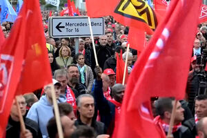 Trabalhadores protestam contra cortes na indústria automóvel alemã