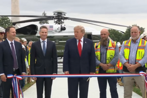 Trump tenta silenciar a imprensa e acaba em silêncio durante evento na Casa Branca