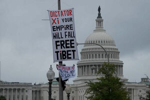 Ativista tibetano protesta contra Xi Jinping junto ao Capitólio