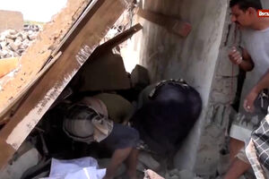 Houthis divulgam buscas por sobreviventes após bombardeamento de prisão no Iémen 