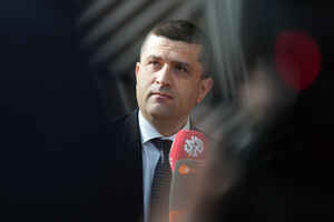 Ministro da Defesa da Roménia, Radu Miruta