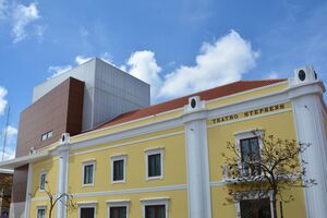 A fachada do teatro Stephens, que terá de voltar a encerrar futuramente, para novas obras