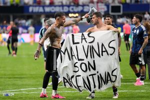 “As Malvinas são argentinas”: jogadores mostram faixa sobre território ultramarino inglês