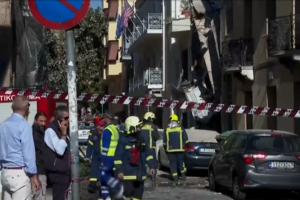 Explosão provoca desabamento de prédio em Atenas