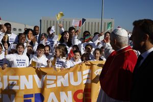 Paris sai às ruas para receber o Papa Leão XIV 