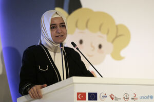 Fatma Betül Sayan Kaya demitiu-se