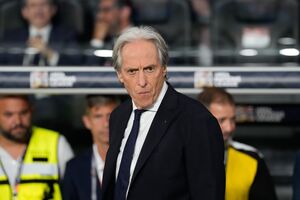 Jorge Jesus deixa Ronaldo no banco para o jogo com a Noruega