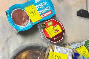 Tarte de coco, iogurte, queijo e biscoitos em promoção para evitar o desperdício