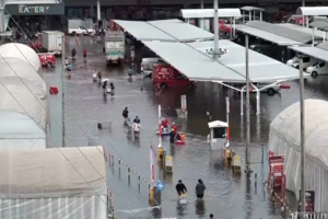 Ruas de Banguecoque continuam inundadas após três dias de chuvas intensas 