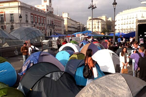Ativistas continuam acampados em Madrid à espera que sejam aprovadas medidas para a crise da habitação 
