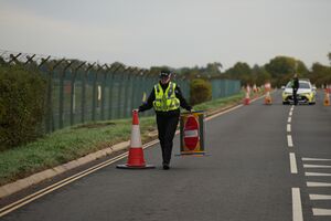Polícia britânica continua as investigações ao suposto plano de ataque terrorista em Fairford