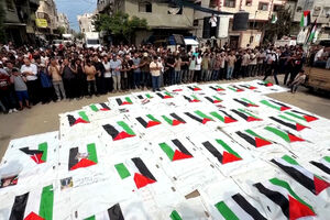 Funeral coletivo em Gaza com vítimas retiradas dos escombros dois anos após início da guerra 