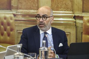 Miguel Pinto Luz, Ministro das Infraestruturas e da Habitação