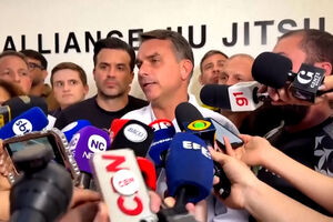 "Quero que os pobres sejam ricos”: Flávio Bolsonaro apela à união da direita no Brasil